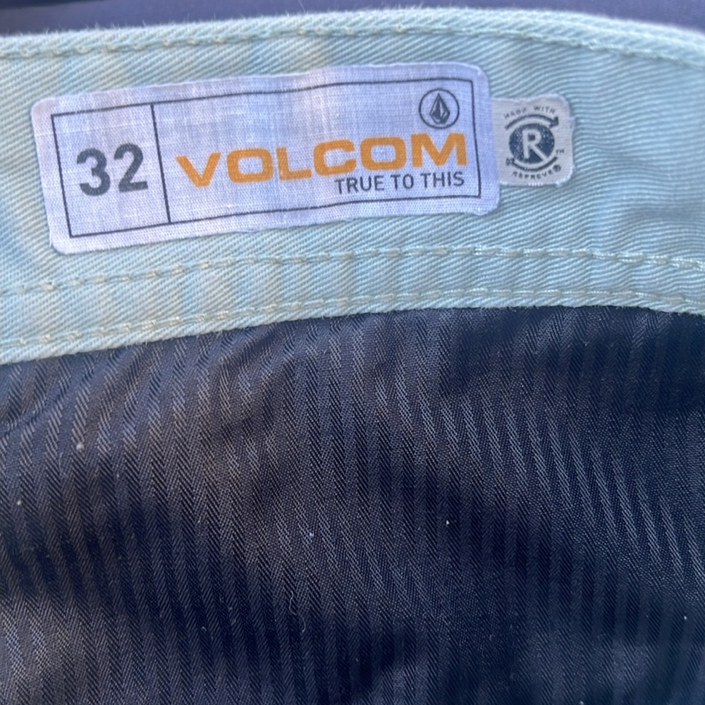 Volcom Shorts - Picture 9 of 10
